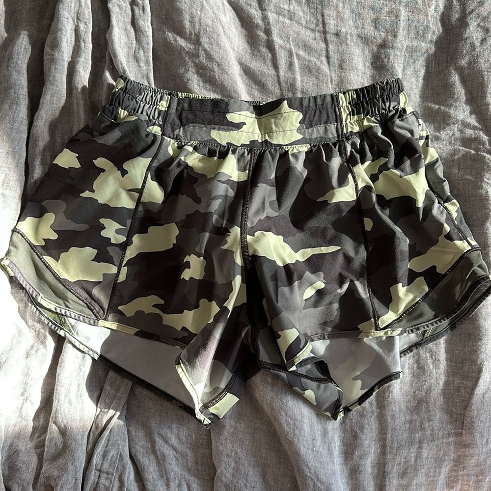 Lululemon Hotty Hot Low-Rise Lined Short